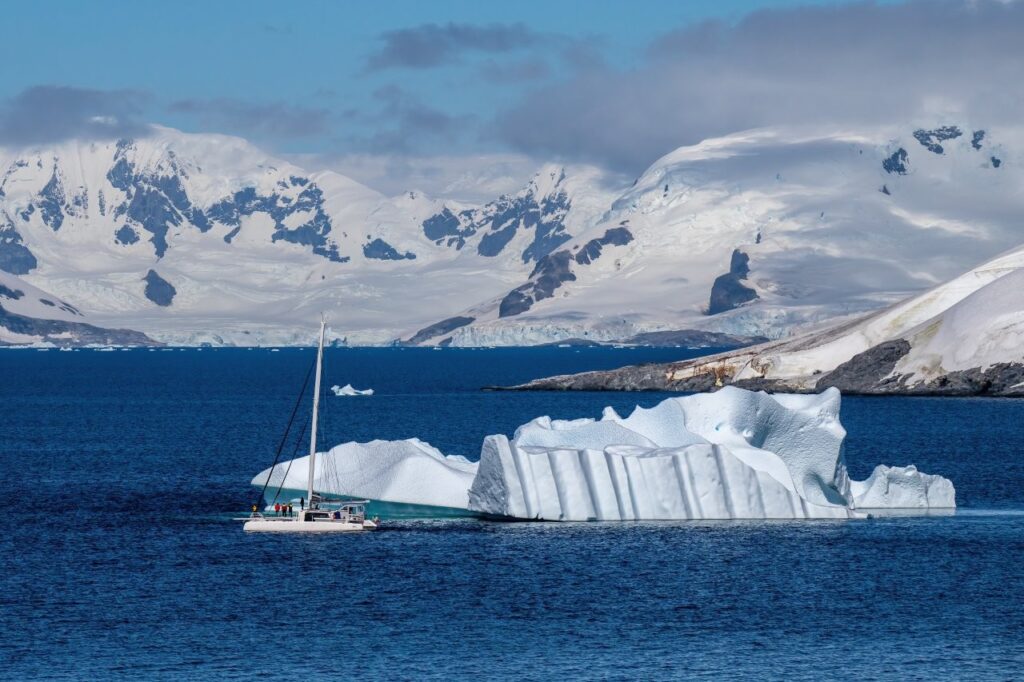 Rapido 53XS, Picomole, Antarctica. Photo, Michel Bourque.
