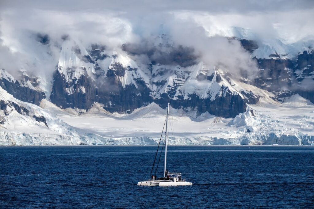 Rapido 53XS, Picomole, Antarctica. Photo, Michel Bourque.