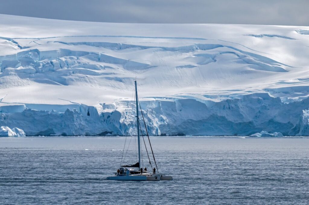 Rapido 53XS, Picomole, Antarctica. Photo, Michel Bourque.