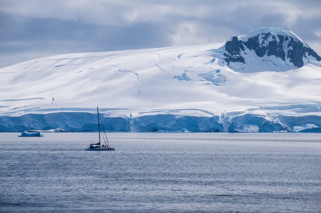Rapido 53XS, Picomole, Antarctica. Photo, Michel Bourque.